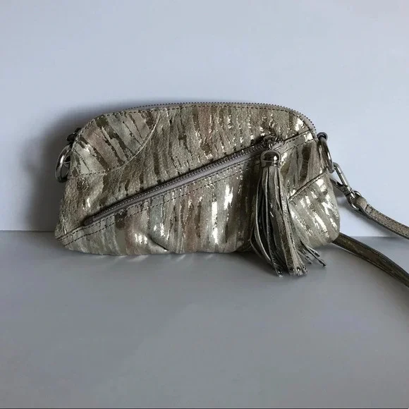 CHEZ by Cheryl Gold Silver Crossbody Bag - Picture 2 of 7